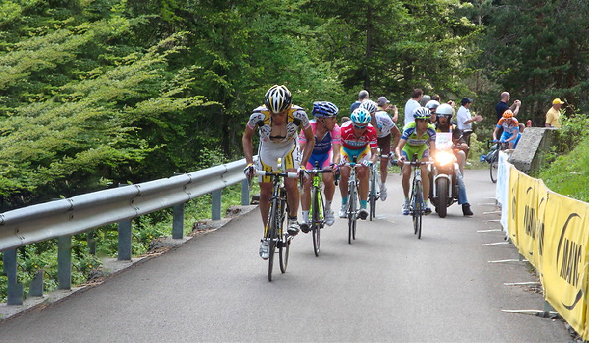 Pro cyclists riding the Zoncolan