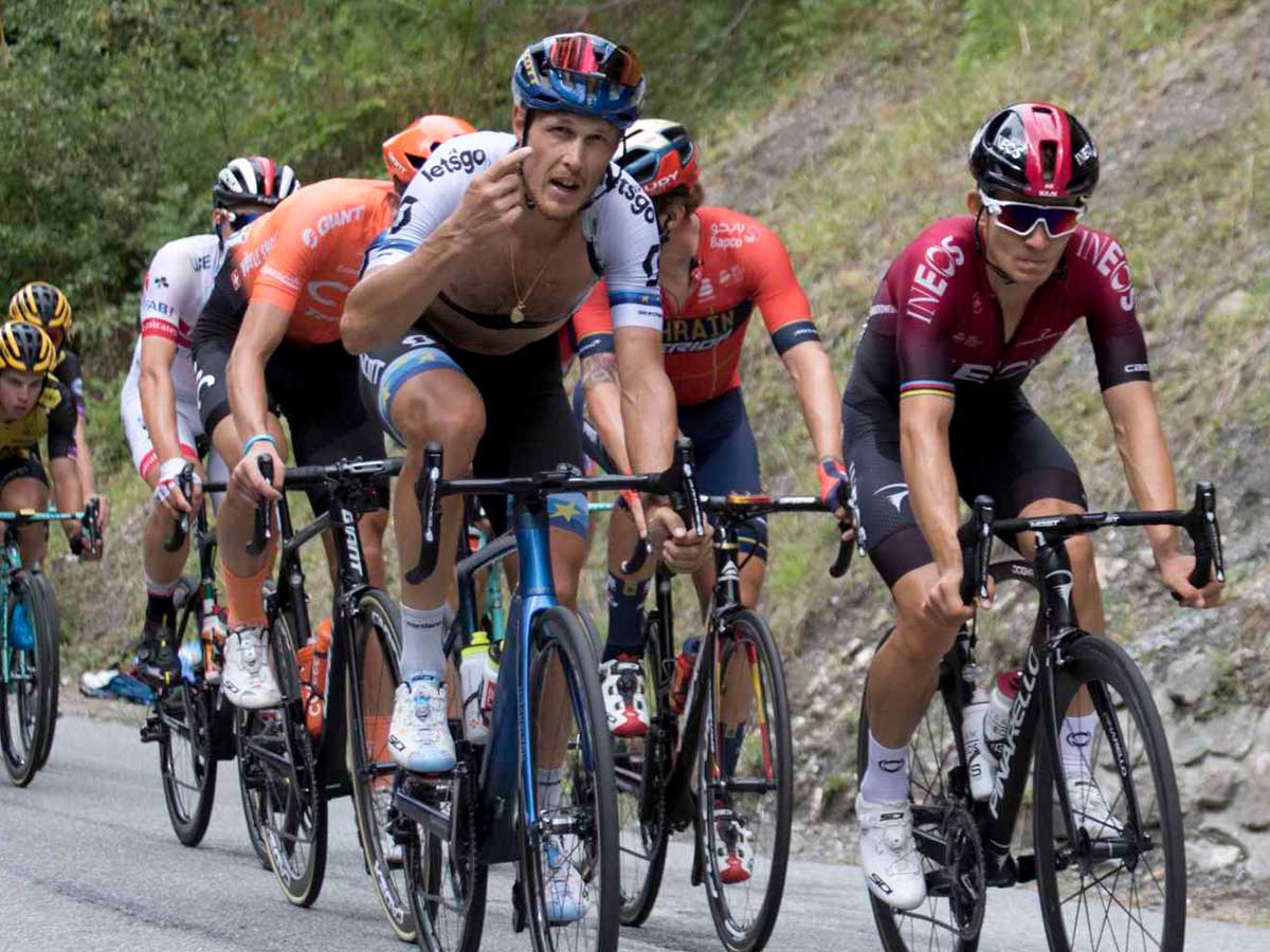 tour de france cyclist crash